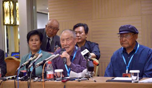 资料图：2016年6月1日，三位在二战期间被强掳到日本的中国劳工代表与三菱综合材料公司签署和解协议，接受三菱材料的谢罪并达成和解。图为中国受害劳工及遗属代表发言。 <a target='_blank' href='http://www.chinanews.com/' ></table>中新网</a>记者 金硕 摄